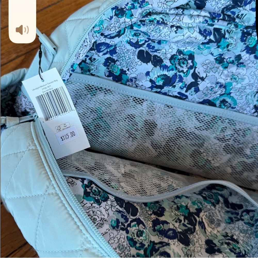 🌸 Vera Bradley Ultralight Medium Traveler Bag. “Sea Salt Blue”. NWT - Picture 8 of 10